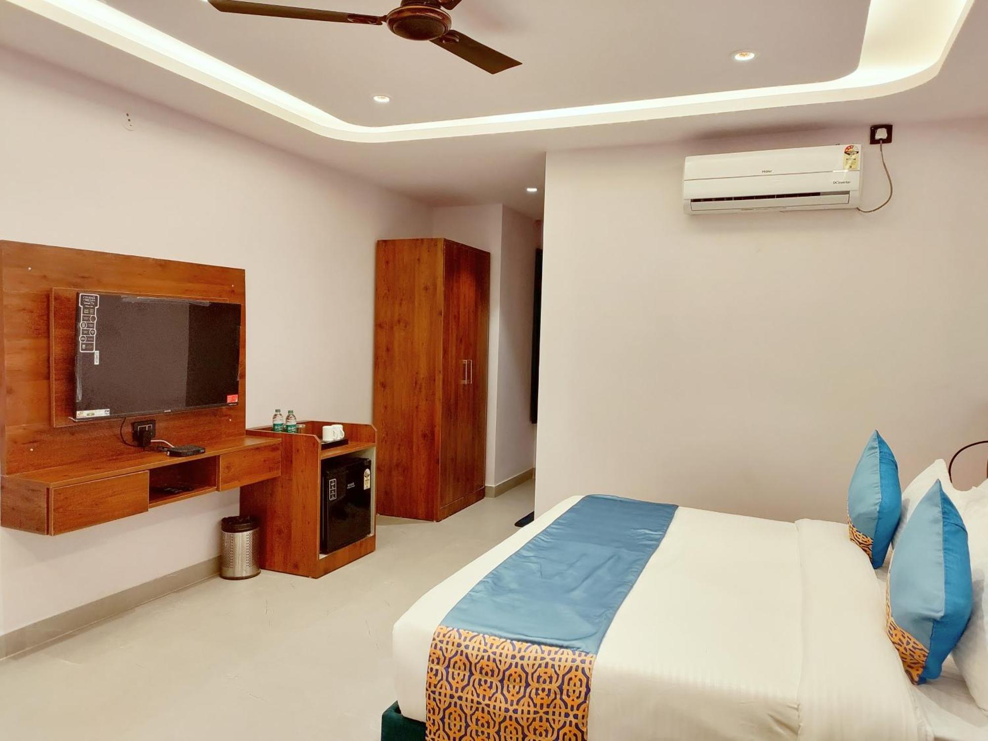Emerald Suites Greater Noida Exterior photo