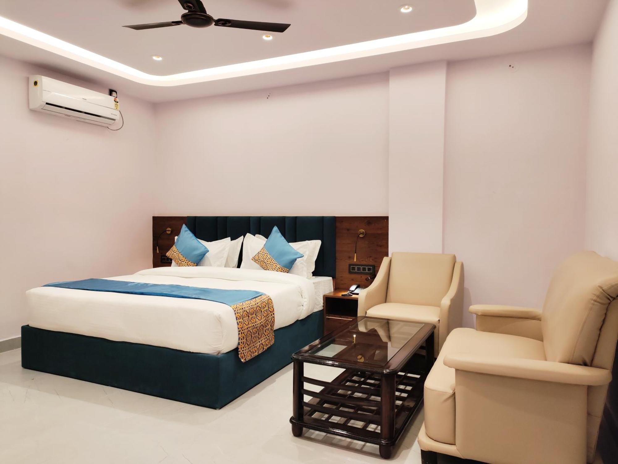 Emerald Suites Greater Noida Exterior photo