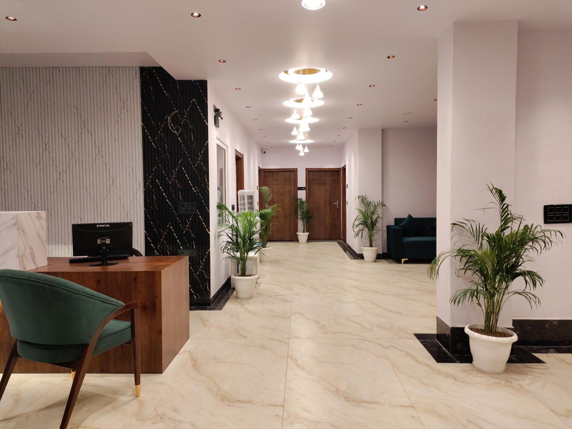 Emerald Suites Greater Noida Exterior photo